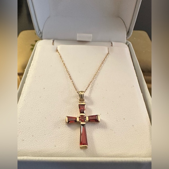 Vintage 10K Yellow Gold Garnet Cross Pendant Necklace - Picture 3 of 5